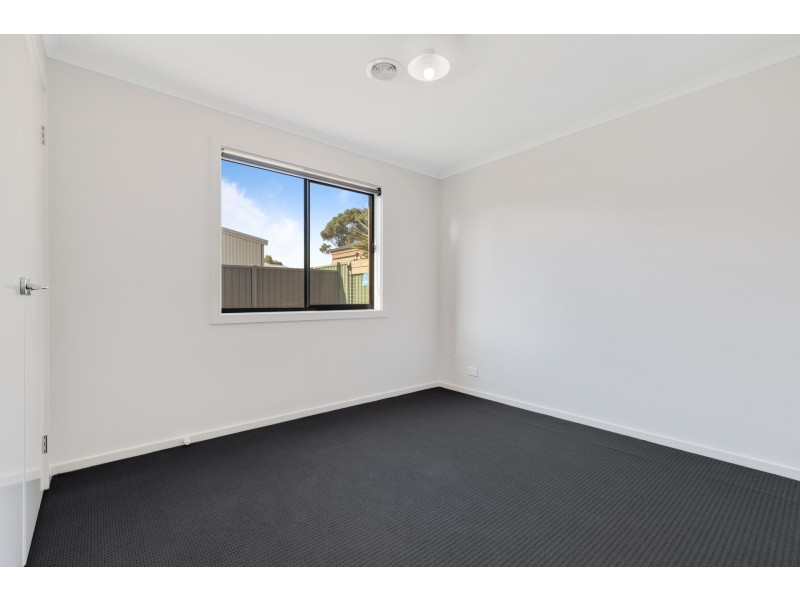 2/22A Lyons Street, Miners Rest VIC 3352