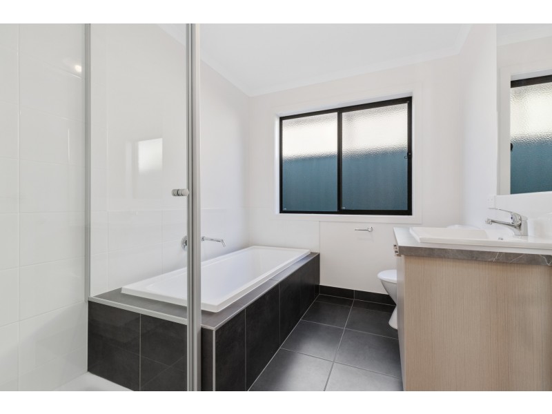 2/22A Lyons Street, Miners Rest VIC 3352