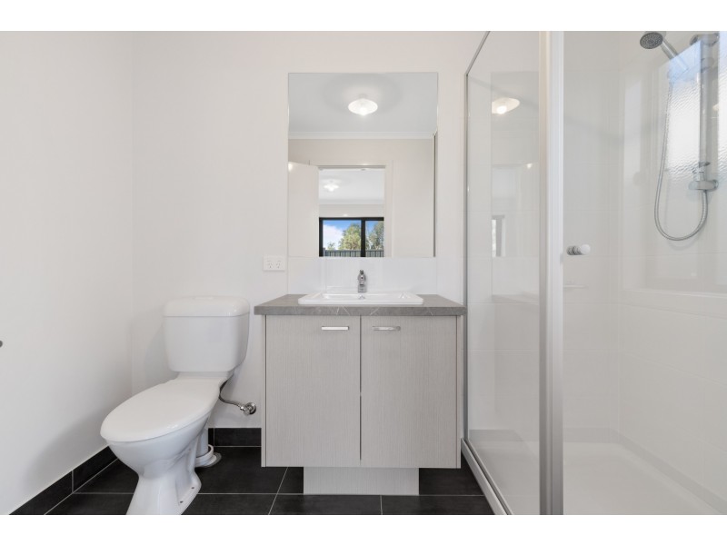 2/22A Lyons Street, Miners Rest VIC 3352