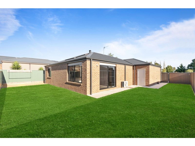 2/22A Lyons Street, Miners Rest VIC 3352