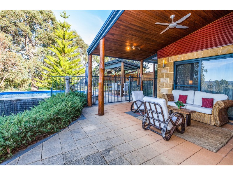 18 Yellowstone Retreat, Gidgegannup WA 6083