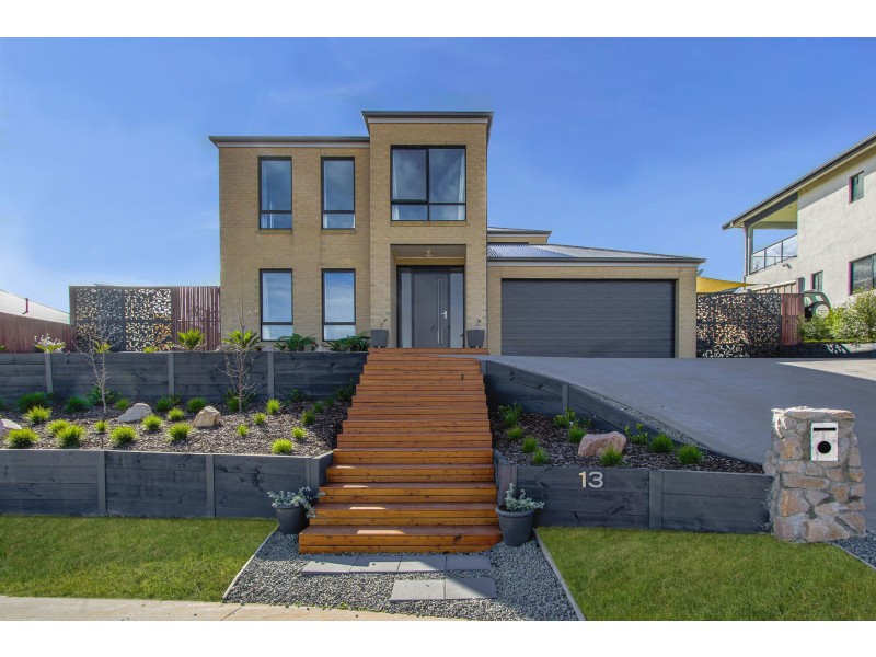13 Riviera Court, Lakes Entrance VIC 3909