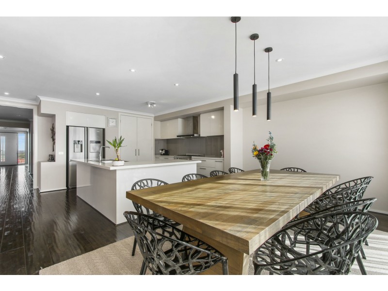 13 Riviera Court, Lakes Entrance VIC 3909