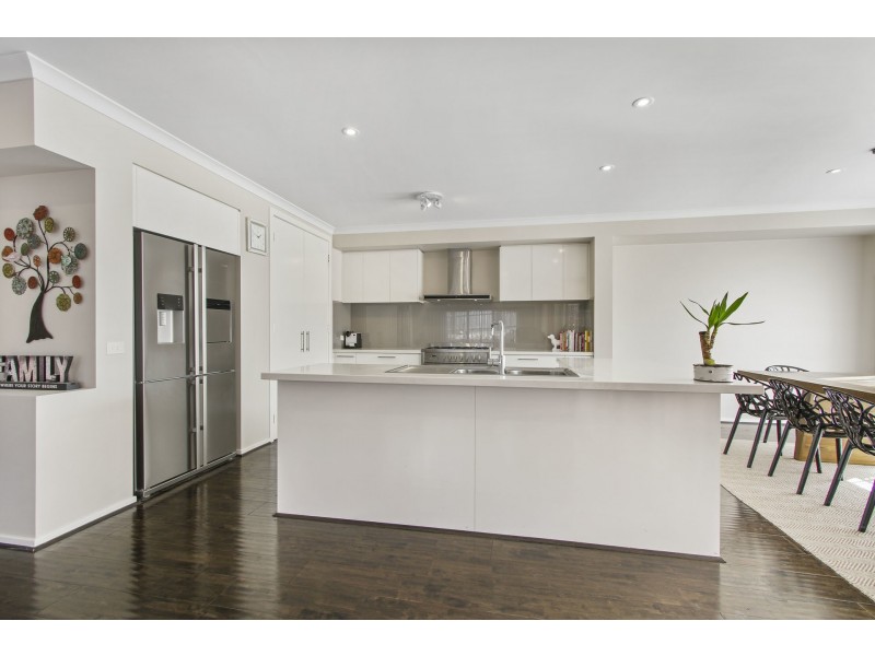 13 Riviera Court, Lakes Entrance VIC 3909