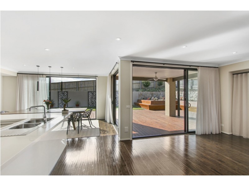 13 Riviera Court, Lakes Entrance VIC 3909