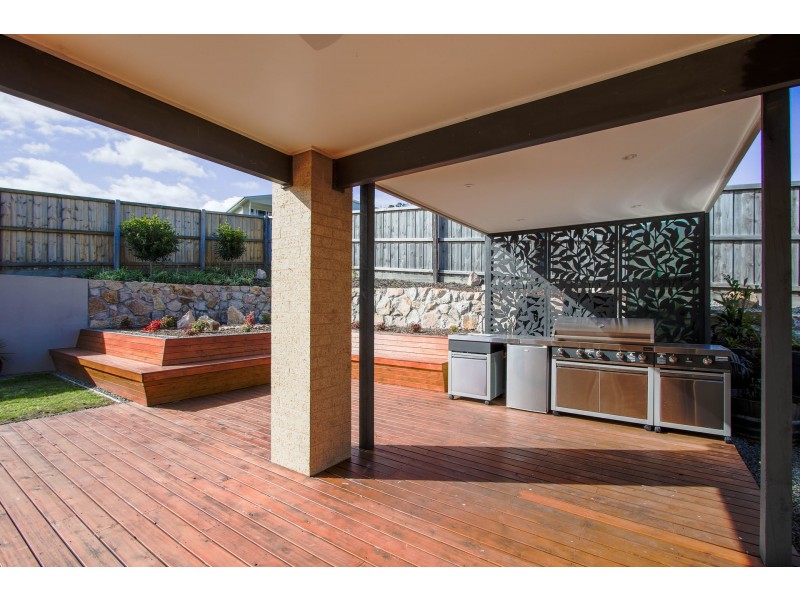 13 Riviera Court, Lakes Entrance VIC 3909