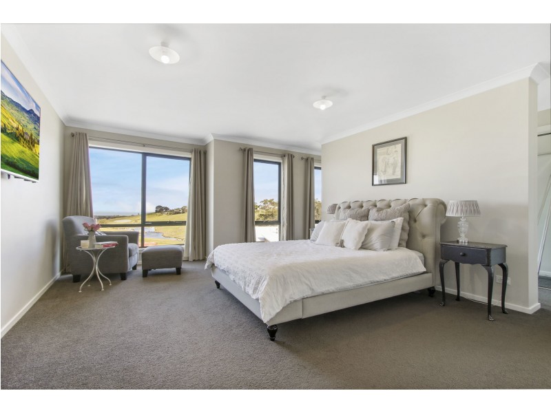 13 Riviera Court, Lakes Entrance VIC 3909