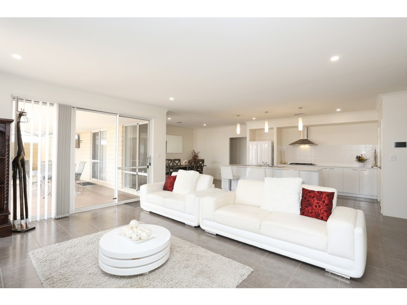 22 Beaufort Loop, Millbridge WA 6232