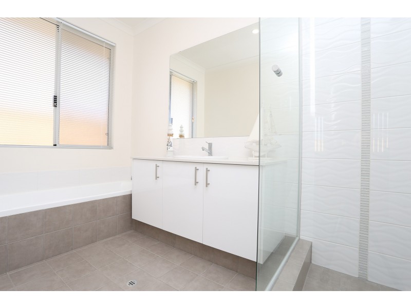 22 Beaufort Loop, Millbridge WA 6232