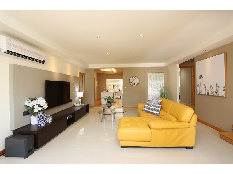 15 Lowanna Drive, Ashmore QLD 4214