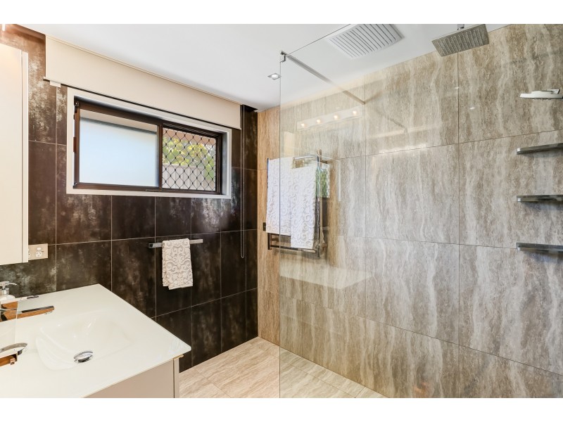 15 Lowanna Drive, Ashmore QLD 4214