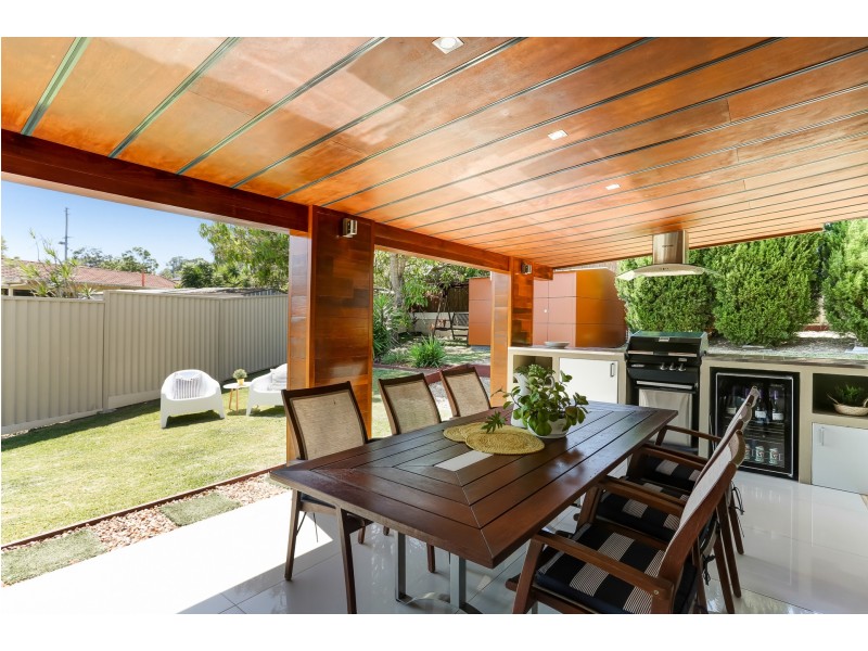 15 Lowanna Drive, Ashmore QLD 4214