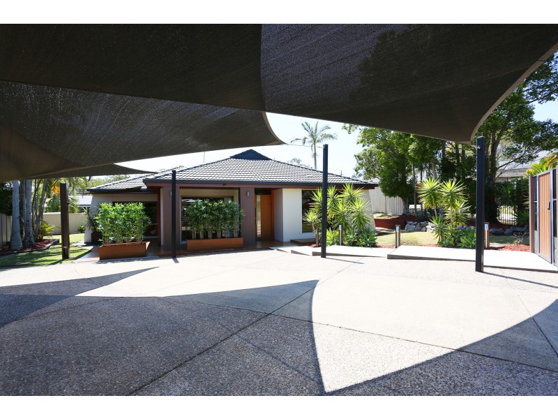 15 Lowanna Drive, Ashmore QLD 4214