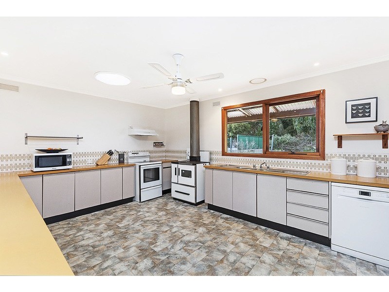 84 Walkenhorst Rd, Tarrington VIC 3301