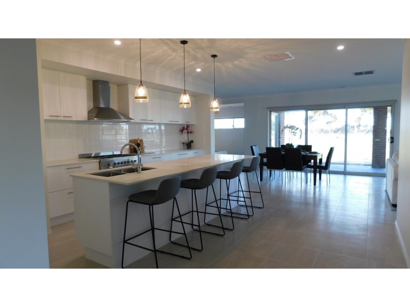 30 Ridge Court, Lethbridge VIC 3332