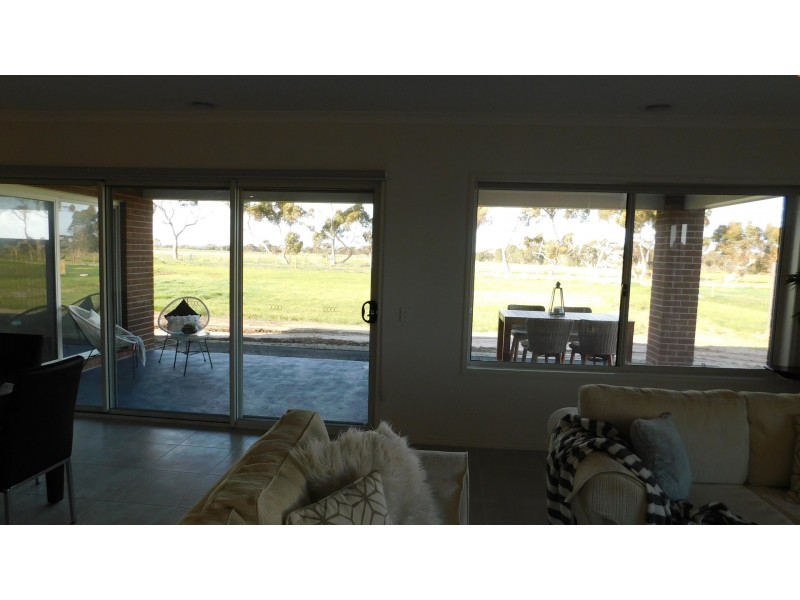 30 Ridge Court, Lethbridge VIC 3332