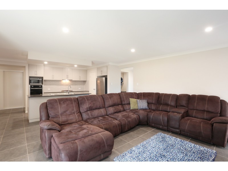 27 Bootes Street, Kearneys Spring QLD 4350