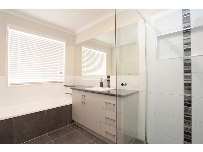 27 Bootes Street, Kearneys Spring QLD 4350