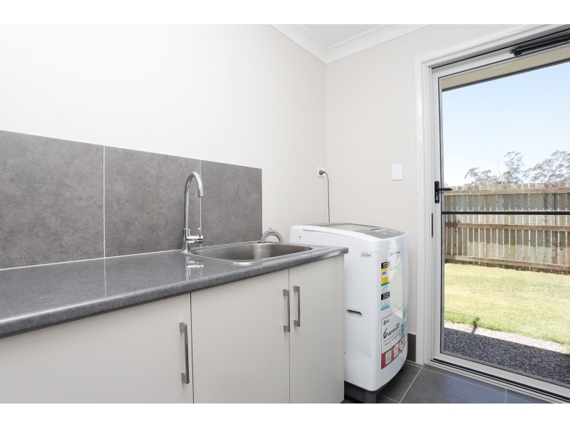 27 Bootes Street, Kearneys Spring QLD 4350