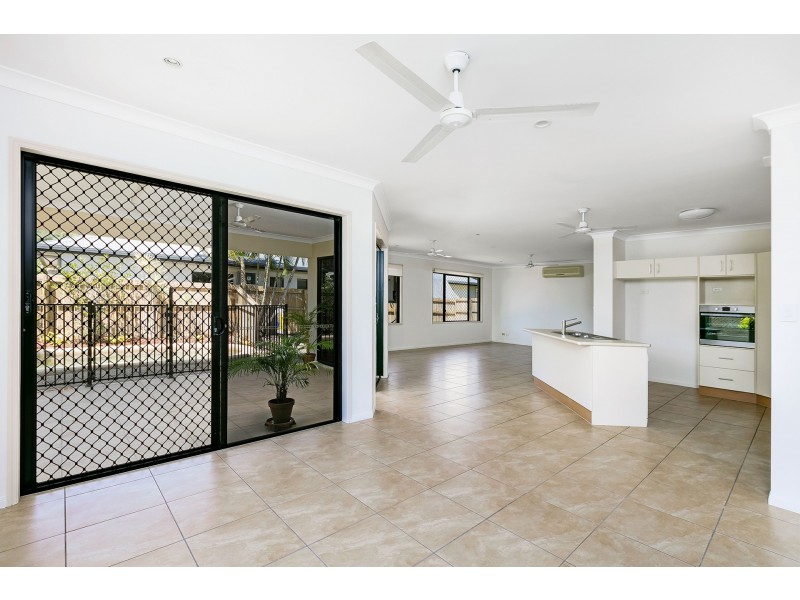 37 Huntley Crescent, Redlynch QLD 4870