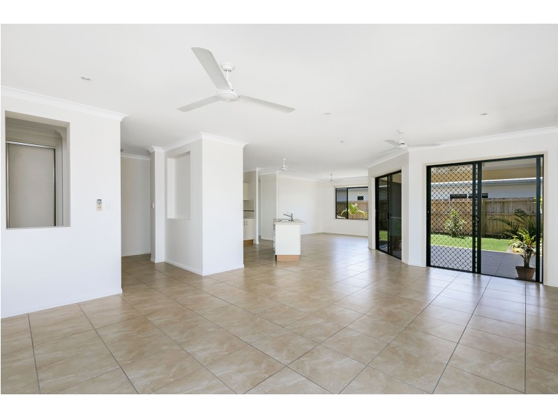37 Huntley Crescent, Redlynch QLD 4870