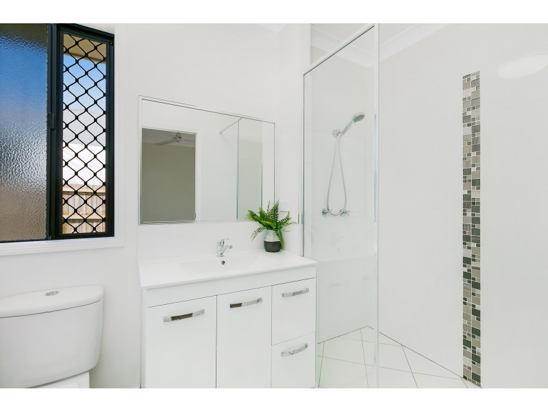 37 Huntley Crescent, Redlynch QLD 4870