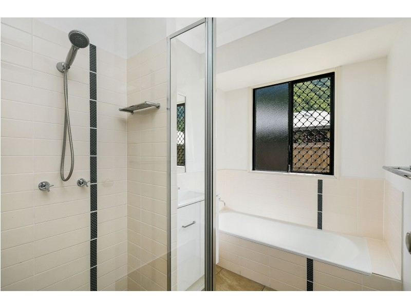 37 Huntley Crescent, Redlynch QLD 4870