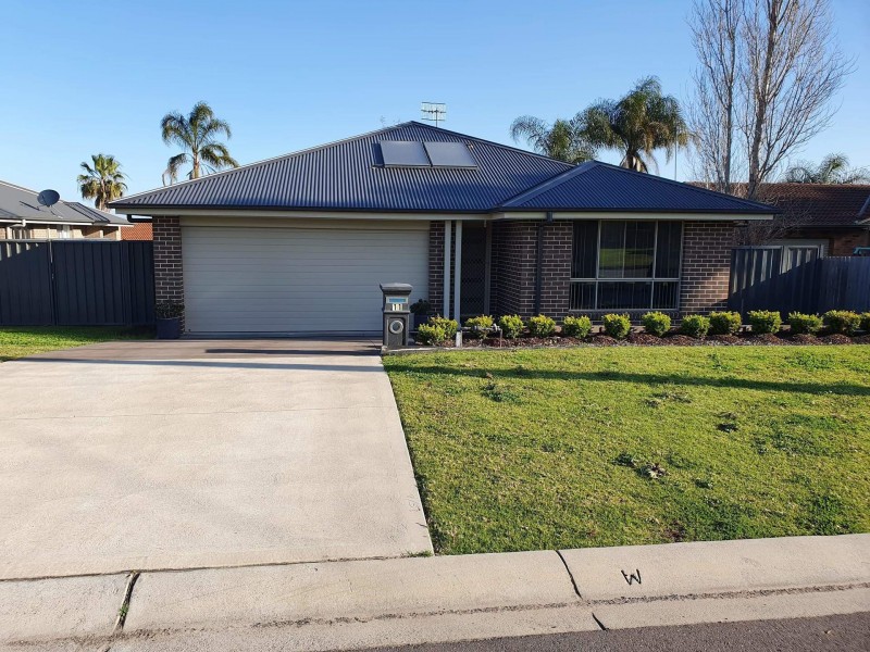 11 Loongana Crescent, Blue Haven NSW 2262