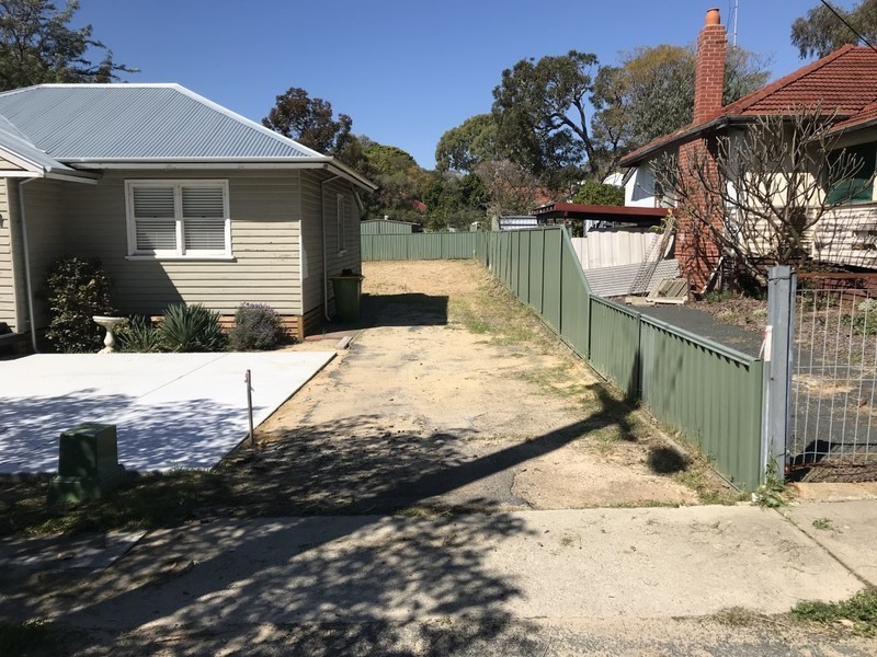 4A Griffiths Place, Hilton WA 6163