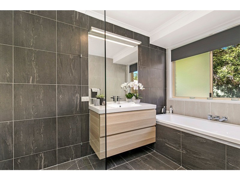 165 Koolan Crescent, Shailer Park QLD 4128