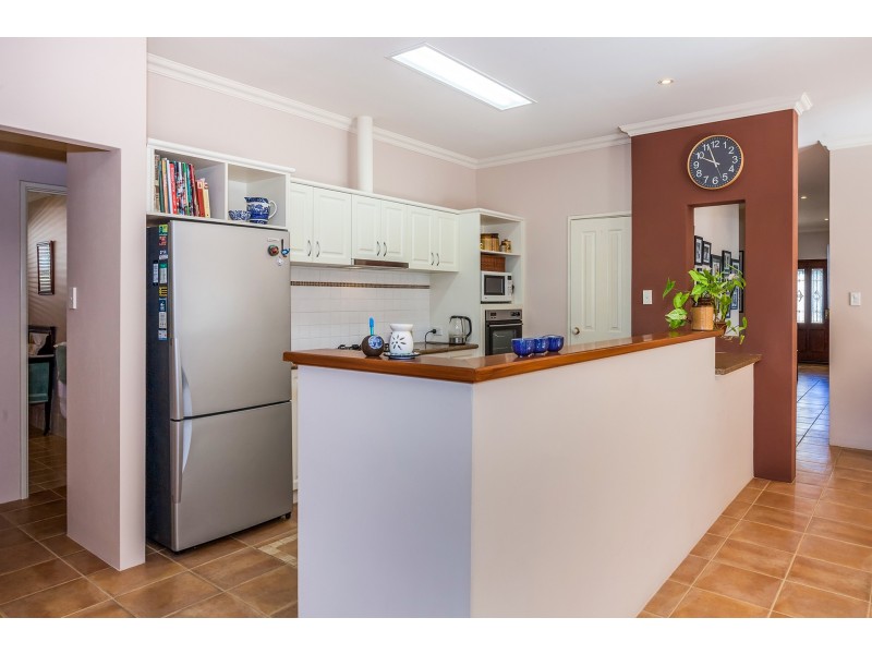 27 Barang Circuit, Karawara WA 6152