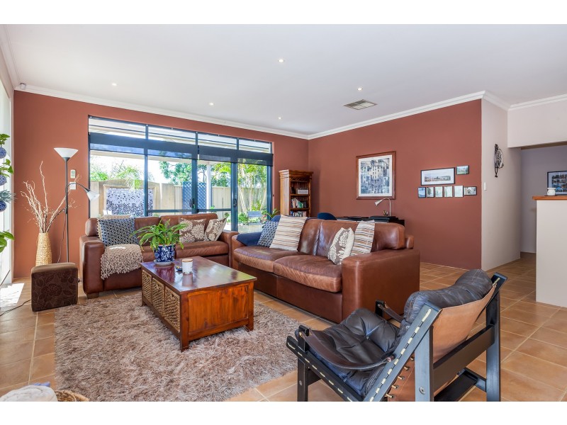 27 Barang Circuit, Karawara WA 6152