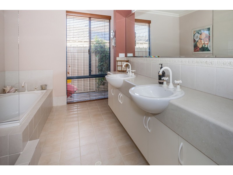 27 Barang Circuit, Karawara WA 6152