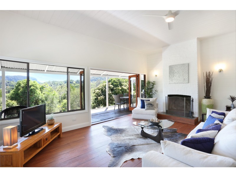 10 Braeside Drive, Uki NSW 2484