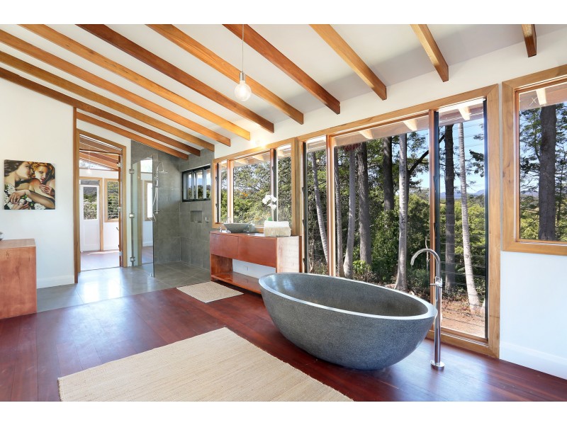 10 Braeside Drive, Uki NSW 2484