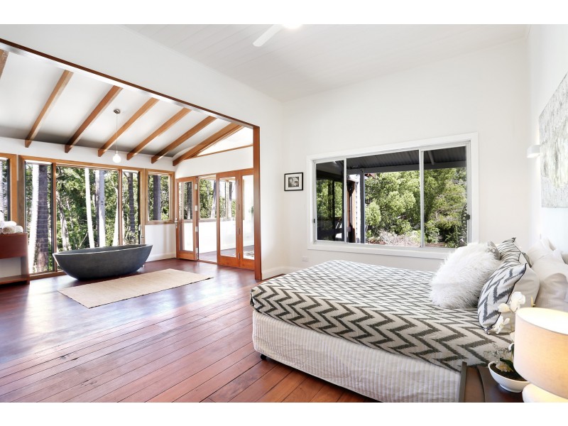 10 Braeside Drive, Uki NSW 2484