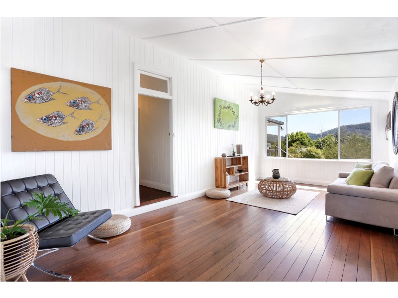 10 Braeside Drive, Uki NSW 2484