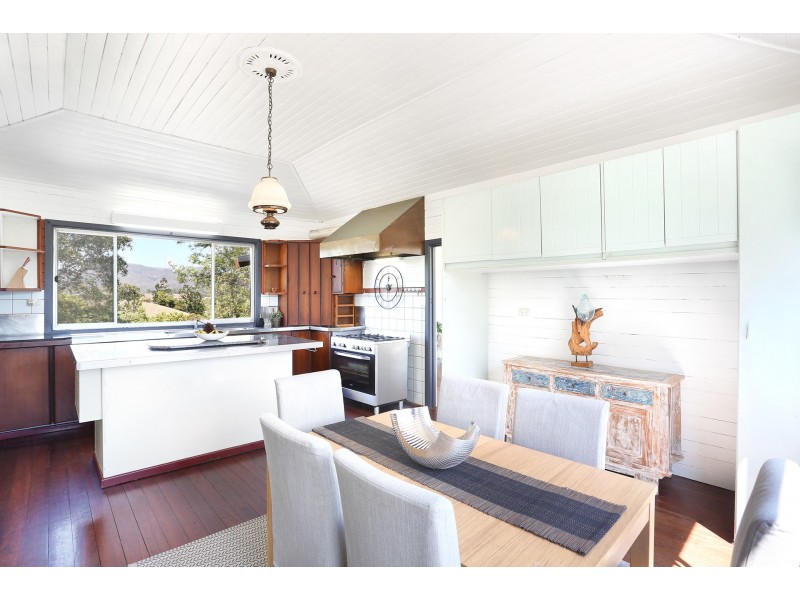 10 Braeside Drive, Uki NSW 2484