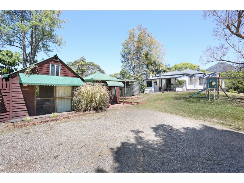 10 Braeside Drive, Uki NSW 2484