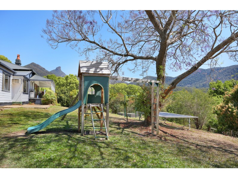 10 Braeside Drive, Uki NSW 2484