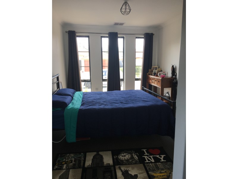 27 Madeira Turn, Byford WA 6122