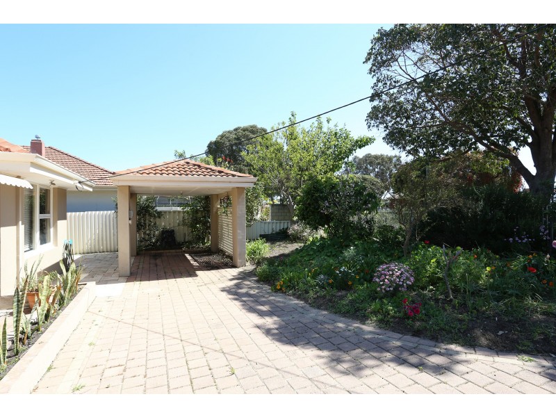 43 Coleman Crescent, Melville WA 6156