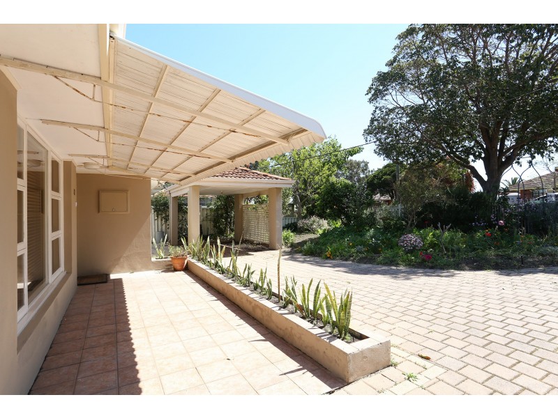 43 Coleman Crescent, Melville WA 6156