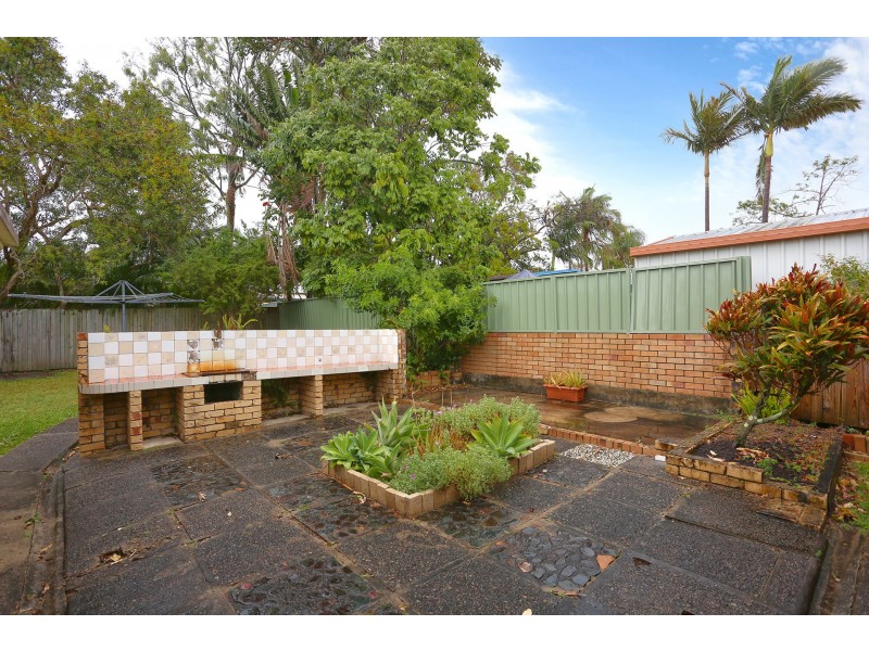 6 Sutherland Street, Dicky Beach QLD 4551