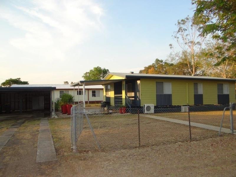 25 Reynolds street, Nebo QLD 4742