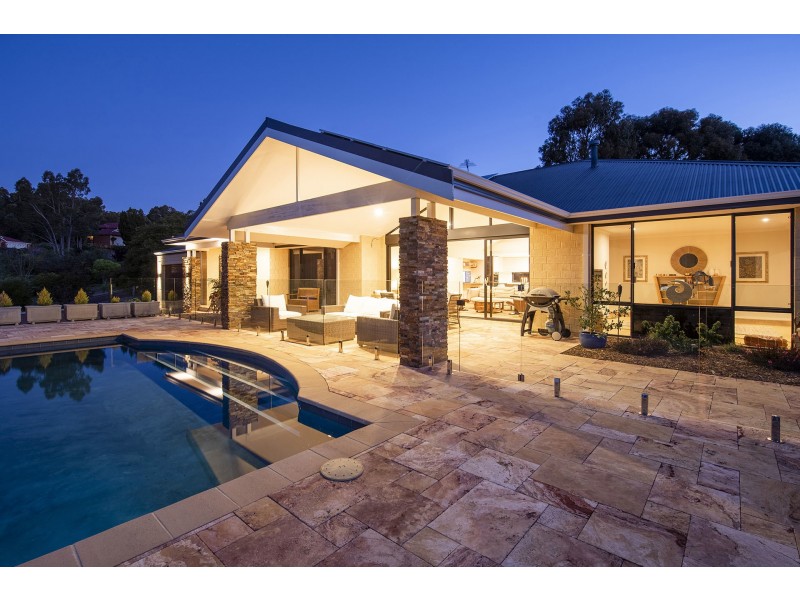 15 Henty Lookout, Roleystone WA 6111