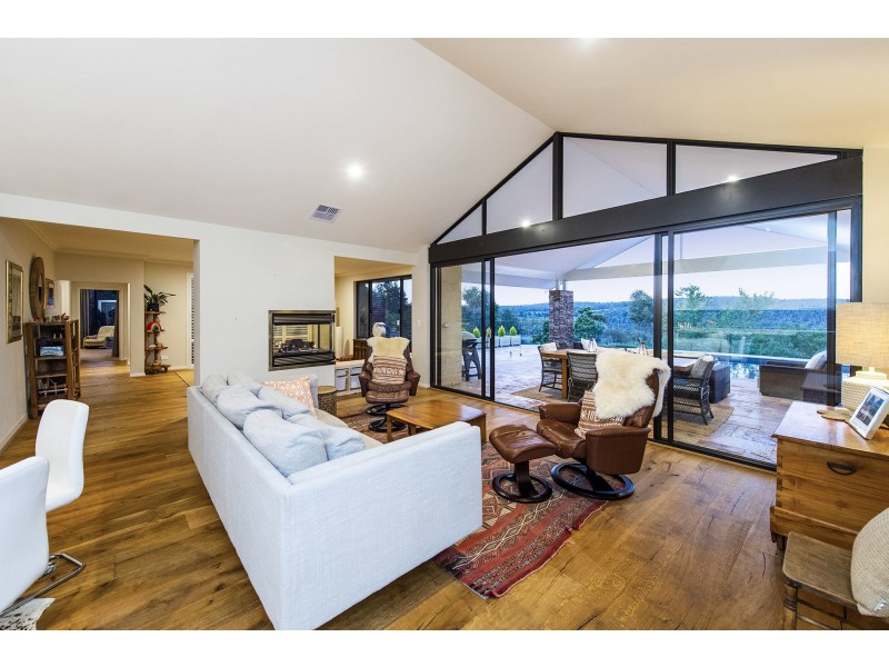 15 Henty Lookout, Roleystone WA 6111