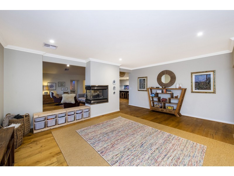 15 Henty Lookout, Roleystone WA 6111