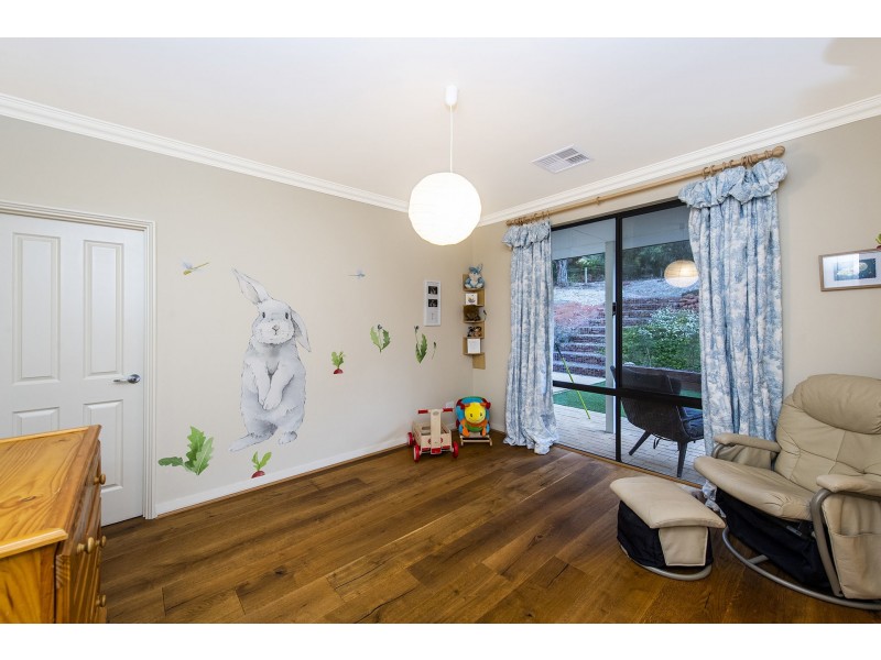 15 Henty Lookout, Roleystone WA 6111