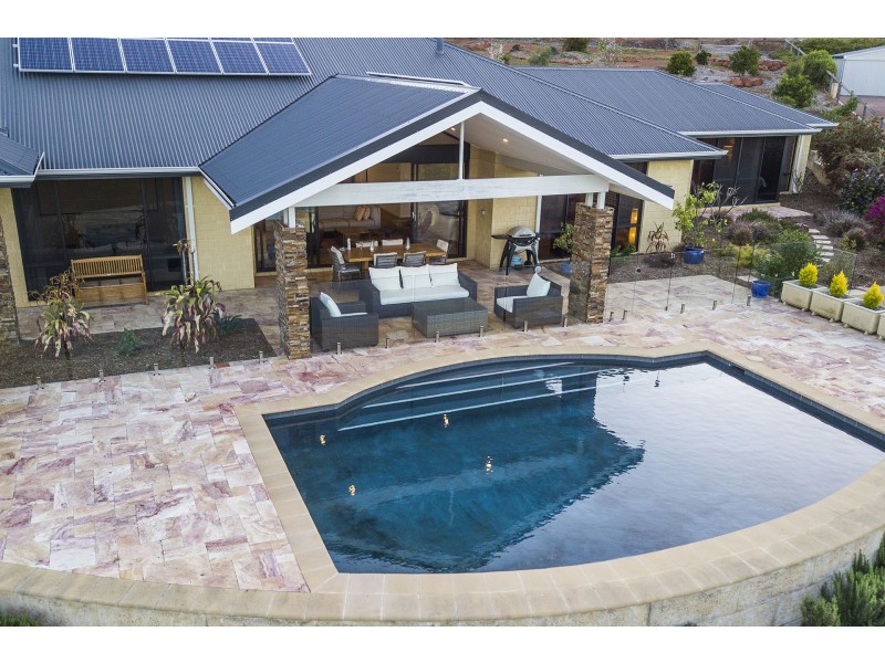 15 Henty Lookout, Roleystone WA 6111